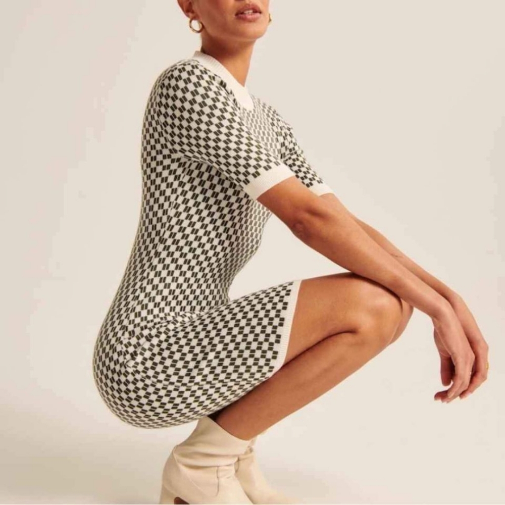 Abercrombie and Fitch mini sweater checked dress, women's medium
